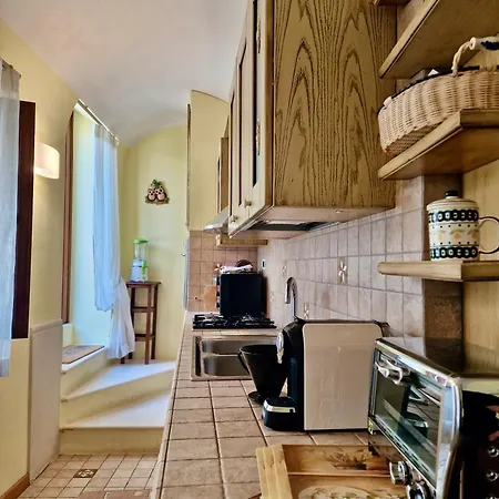 Lägenhet Gabriella's Cozy House By Tramonti LʼAquila